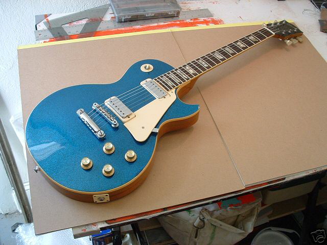 1975GibsonLesPaulDeluxeBluePic3